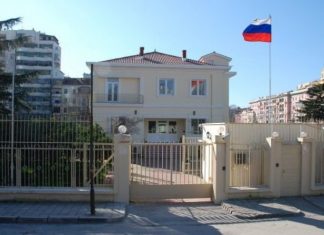 Ambasada ruse në Tiranë sulmon autoritetet shqiptare