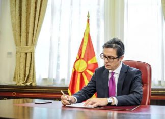 Pendarovski falënderon Senatin amerikan edhe në gjuhën shqipe