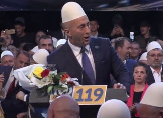 “O Ramush ti ku je, krejt Kosovën këtu e ke”, shpërthen salla në Prishtinë gjatë tubimit të AAK-së