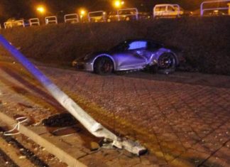 Frikë për lojtarin spanjoll, përplaset me shtyllën (FOTO)