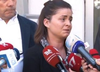 Gruaja e Astrit Deharit nuk i mban lotët: Nuk i’a patëm borxh askujt këtë dhimbje (VIDEO)