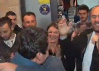 Albin Kurti arrin tek selia e partisë, pritet si hero me brohoritje (VIDEO)