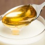 Arsyet e forta përse duhet të hani një lugë mjaltë përpara gjumit