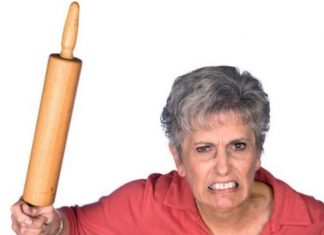 10 shprehjet që një nënë shqiptare i thotë kur është me nerva