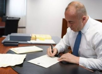 Haradinaj i shkruan Merkelit me rastin e 29 vjetorit të bashkimit të Gjermanisë