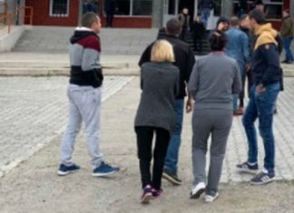 Në këtë vendovtim, tentim për të votuar me dokumente të Serbisë dhe në mënyrë të organizuar