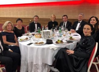Ambasadori Kosnett ‘mandaton” Qeverinë e re, injoron të tjerët, fton vetëm Kurtin e Osmanin