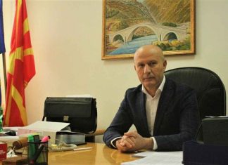 Edhe pse dha dorëheqje, zëvendësministri Asim Musa ende shkon në punë