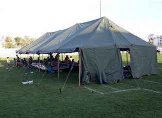 Gjendja kaotike brenda çadrave në stadiumin e Durrësit (FOTO)