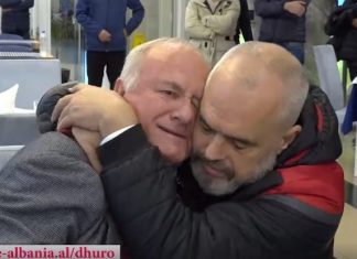 Qau tek Rama si i pastrehë, kush është në të vërtetë milioneri Malë Kasa Zajazi nga Kërçova? (FOTO/VIDEO)
