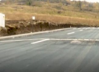 “Rruga për askund” e ndërtuar në Rumani kushtoi 100 mijë euro, përfundon në një fushë