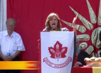 Kryetarja e një partie maqedonase paralajmëron djegien e marrëveshjes së Prespës (FOTO)