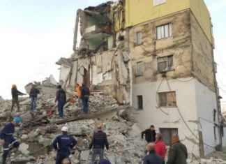 “Më ka ikur mendja, nuk di më të numëroj sa familjarë kam humbur”, banori me zërin që i dridhet nga Thumana tregon tragjedinë që i ndodhi