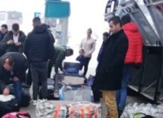 Pushteti i Vuçiqit malltreton kosovarët, i kontrollon një nga një në kufi (FOTO)