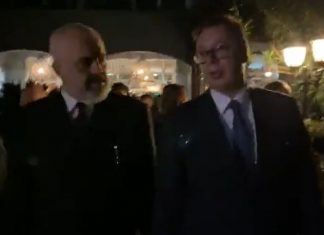 Publikohen pamjet! Rama pret me përqafime Vuçiç e Zaev (VIDEO)