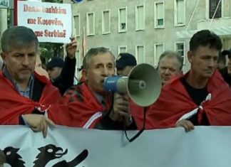 Tirana çohet në këmbë kundër takimit Rama dhe Vuçiq: Duam bashkim me Kosovën, jo me Serbinë
