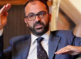 Dorëhiqet ministri: Është e kotë të ngrohësh kolltukun në zyrë