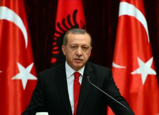 Deputetët në parlamentin e shqipërisë grinden për Erdoganin