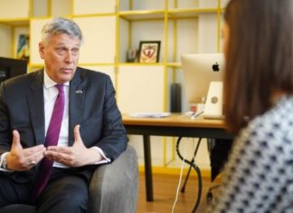 Ambasadori amerikan thotë se çështja e ndarjes së Kosovës tashmë është histori