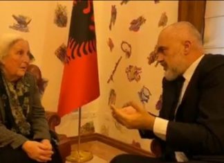 Rama pret gruan ikonë të Shqipërisë pas tërmetit: Ju jeni burim sigurie