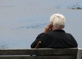 Arrestohet plaku që telefonoi 24 mijë herë operatorin telefonik