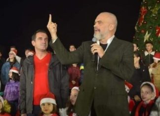Rama i nxjerr gishtin e mesit të rinjve që protestuan kundër tij (VIDEO)