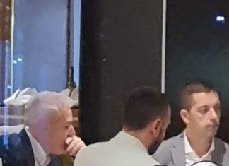 Sveçla i VV tregon se përse ishte ulur në një tavolinë me Gjuriqin