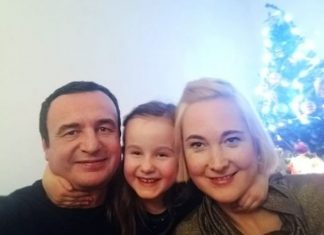 Familja Kurti ju uron Vitin e Ri (FOTO)