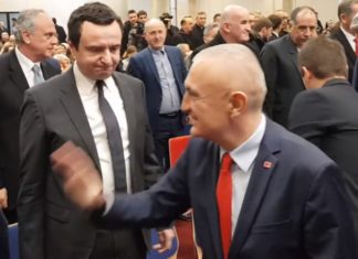 Thaçi e Kurti nuk përshëndeten fare mes vete (VIDEO)