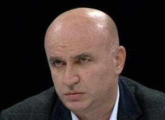 Në Shqipëri “Komandant” Hardianaj, është thjeshtë një ushtar i Metës dhe Berishës