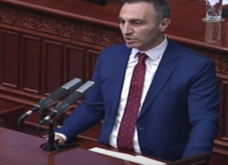 Porosia e Grubit: Bëhu lider e jo politikan (FOTO)