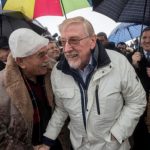 Walker në 25-vjetorin e Masakrës së Reçakut: Hera e parë që po vij me bastun, por dua të vij sa herë të më jepet rasti