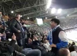 Tifozi kinez në mes të stadiumit ngrihet bërtet me të madhe: Nuk jam me koronavirus (VIDEO)