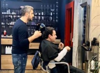 Albin Kurti, në sallon bukurie para se të marrë postin e kryeministrit (FOTO)