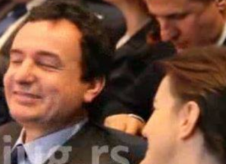 Dalin pamjet! Brnabiq i thotë diçka Kurtit, të dy fillojnë të qeshin (VIDEO)