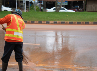 Nga kryeministër në pastrues: Historia e pabesueshme e Kryeministrit të Shqipërisë
