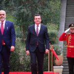 Albin Kurti është ndoshta i vetmi person që ia lë seen Edi Ramës në WhatsApp