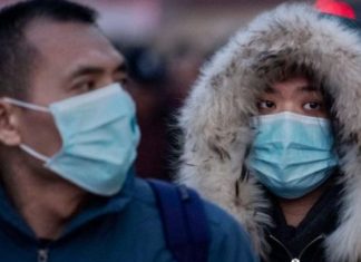 Doktori anglez: Maskat mund t’iu rrezikojnë më shumë nga koronavirusi sesa t’u mbrojnë nëse nuk mbahen si duhet