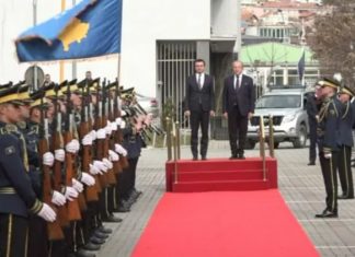 Nën himnin e Kosovës, duke valuar flamuri kosovar: Kurti merr detyrën si Kryeministër