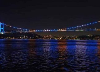 Urat e Stambollit dhe Kulla e Ankarasë ndriçohen me ngjyrat e flamurit të Kosovës (FOTO)