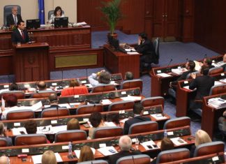 Përplasje e ashpër për numrin e nënkryetarëve të Kuvendit