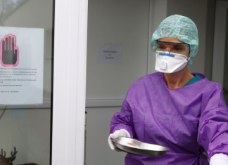 Një person i infektuar me koronavirus, mund të infektojë deri në 4 persona