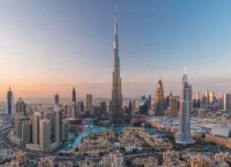 Duhen rreth tre muaj për të pastruar të gjitha dritaret e saj: Shtatë fakte rreth Burj Khalifa, ndërtesës më të lartë në botë