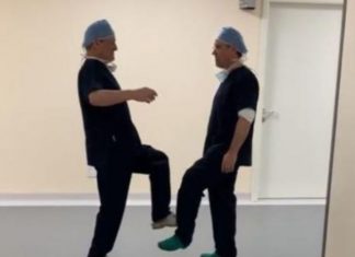 Shihni si takohen mjekët shqiptarë në QSUT, s’ka më dhënie dore e përqafime (VIDEO)