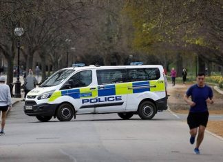 Shefi i shëndetësisë: Duhet të izolohemi deri në qershor dhe distancimi shoqëror deri në tetor