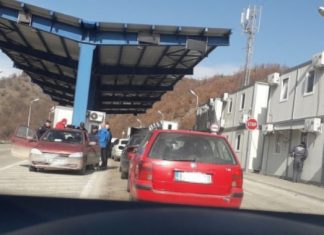 Serbia s’lejon asnjë mall të hyjnë në Kosovë, i bllokon kufijtë