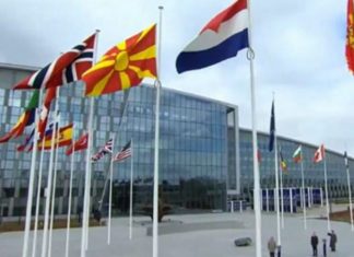 Flamuri i Maqedonisë së Veriut ngritet para selisë së NATO-s