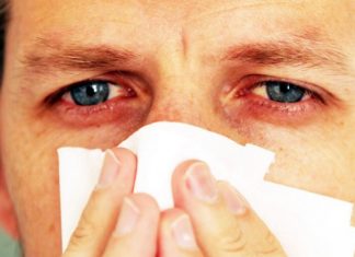 Një infermiere zbuloi një simptomë të re që mund të tregojë se jeni të infektuar me koronavirus