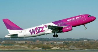 Info Shqip: Dhjetëra pasagjerë bllokohen në Bari, avioni i Wizz Air nuk niset prej mbrëmjes së djeshme