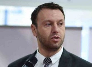 Abrashi: Pse mos bëhet edhe njëherë Isa Mustafa kryeministër